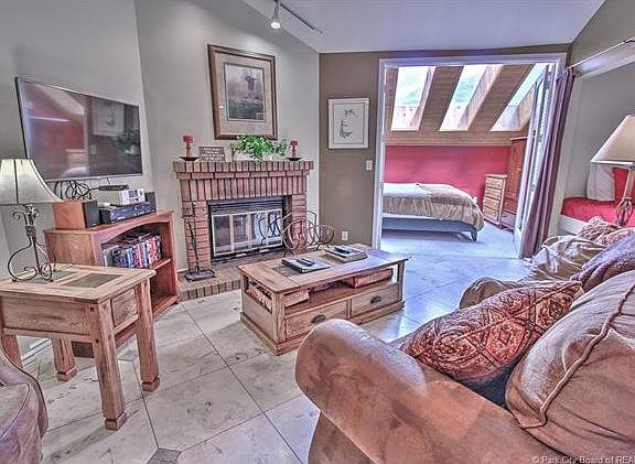 3rd image of 1401 Woodside Ave #304