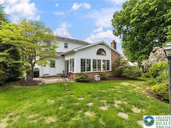 5th image of 211 W Elizabeth Ave
