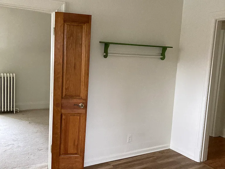 eat-in-kitchen off off bedroom.