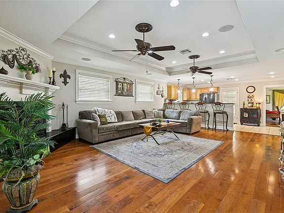 4th image of 44 Marie Dr