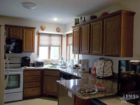 5th image of 924 Trenton Pl