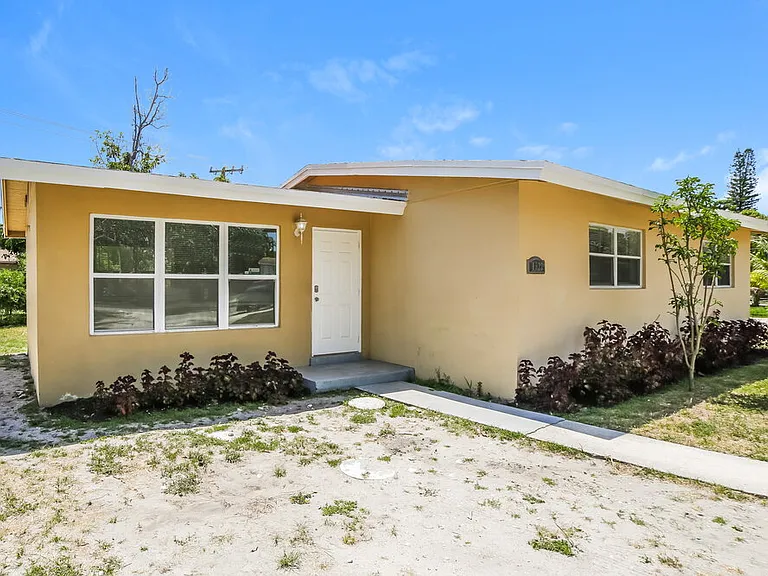 1522 NW 10th Ave — Photo 3