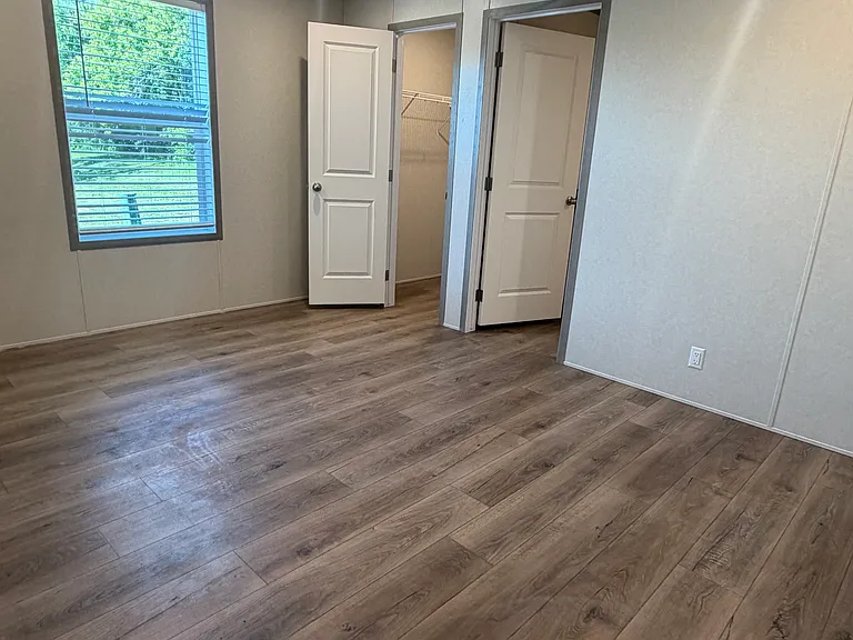 213 Grandmere Dr — Photo 8
