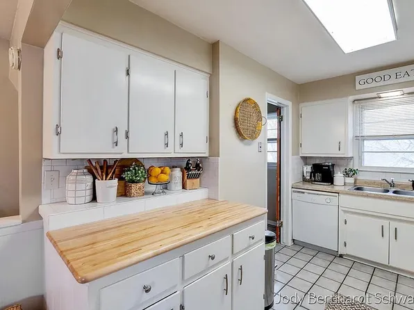 11159 Mountain Ash Ave NW, Grand Rapids, MI 49534