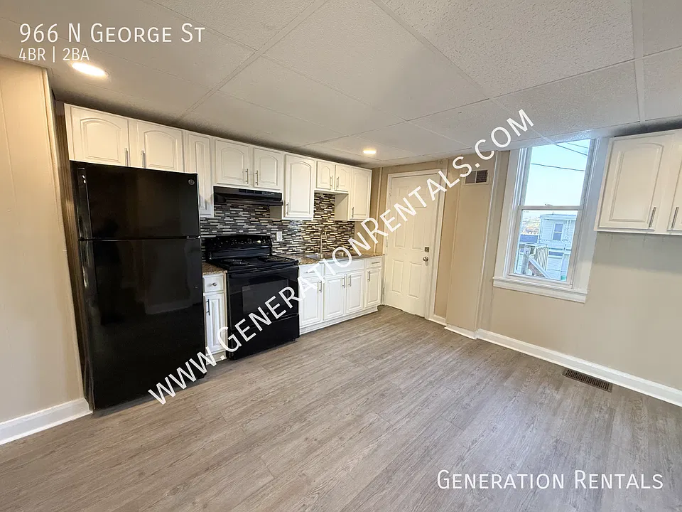 966 N George St