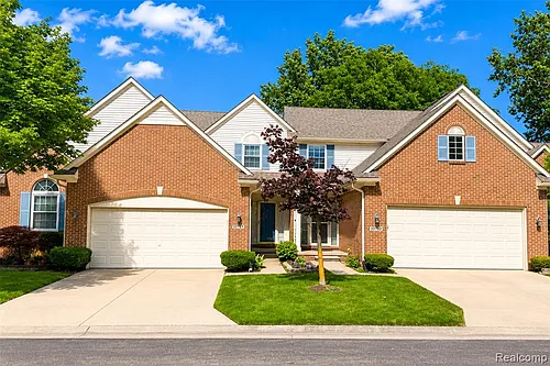 22733 Coachlight Cir Photo 1