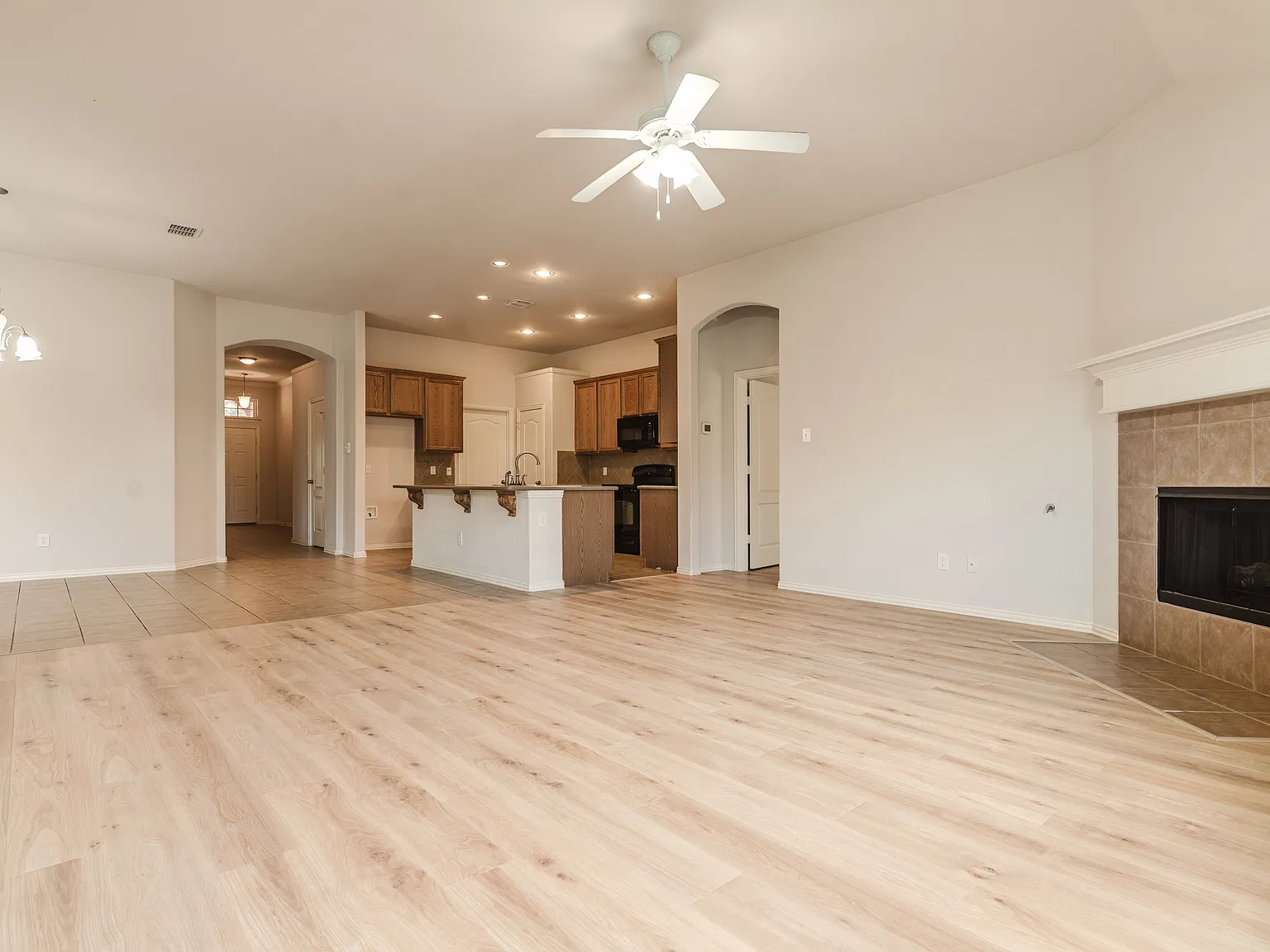 3 bed, 1940 sqft, $2,400 — Photo 3