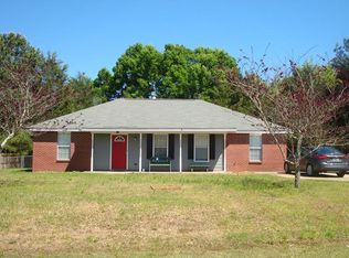 330 Meadowview Dr, Elmore, AL 36025