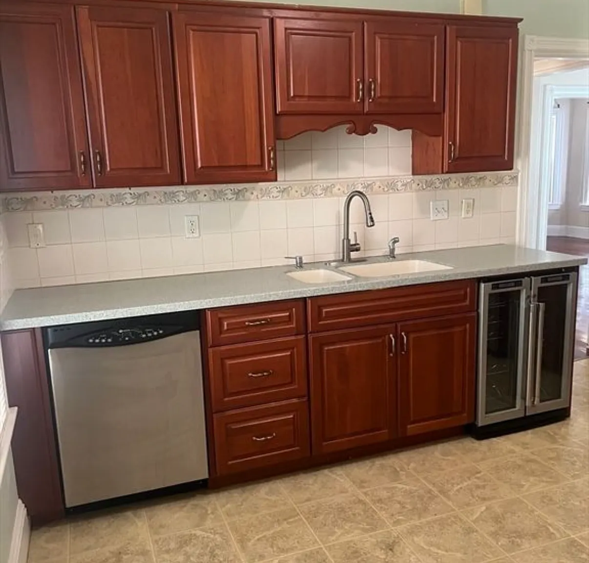 3 bed, 1200 sqft, $1,895 — Photo 3