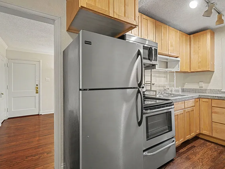 1024 E 14th Ave #15 — Photo 7
