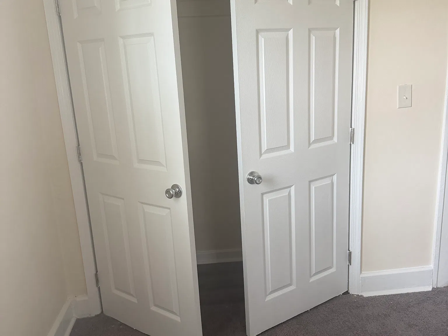 3 bed, 992 sqft, $2,000 — Photo 3