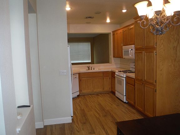 5th image of 542 Kilsyth Ct