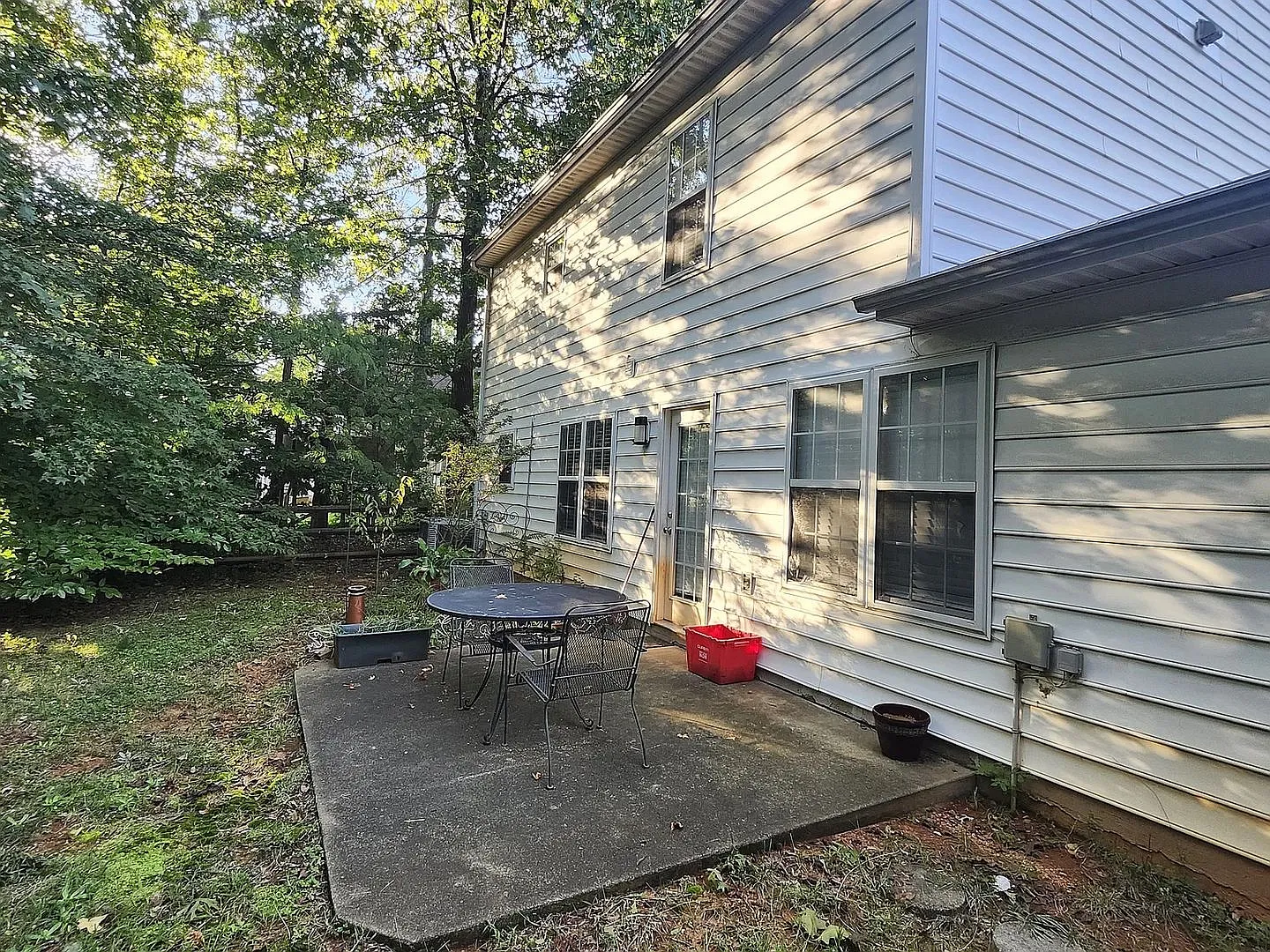 Room in 5 Bedroom Home at Nevin Rd — Photo 2