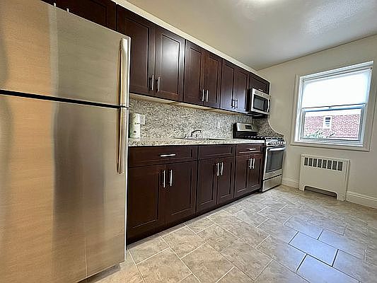 3rd image of 7 Stratford Ave APT 1B