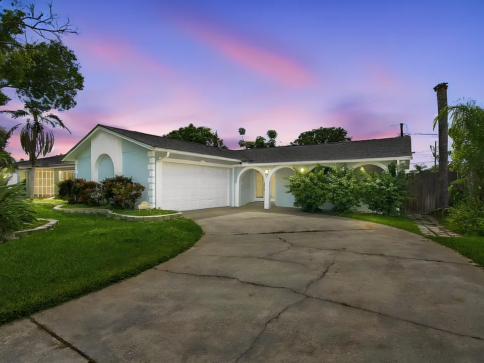 5630 Venetian Blvd NE