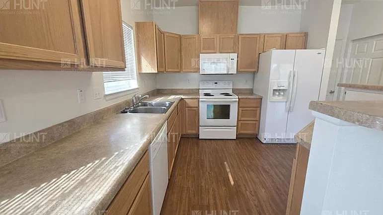4 bed, 2.5 bath, 2307 sqft, $1,569 — Photo 3