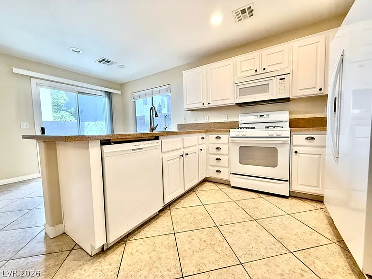 10256 Missouri Meadows St — Photo 3