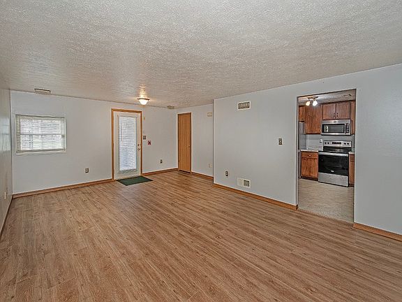 4th image of 2750 Iowa Dr APT 14