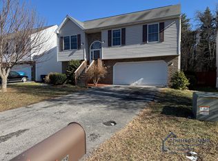 2339 Oakleaf Dr NW, Roanoke, VA 24017