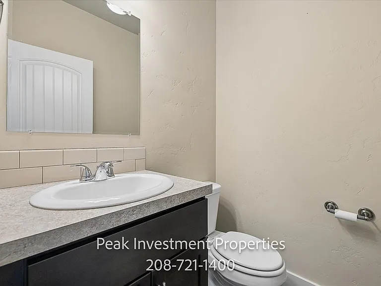 315 E Denver St — Photo 7
