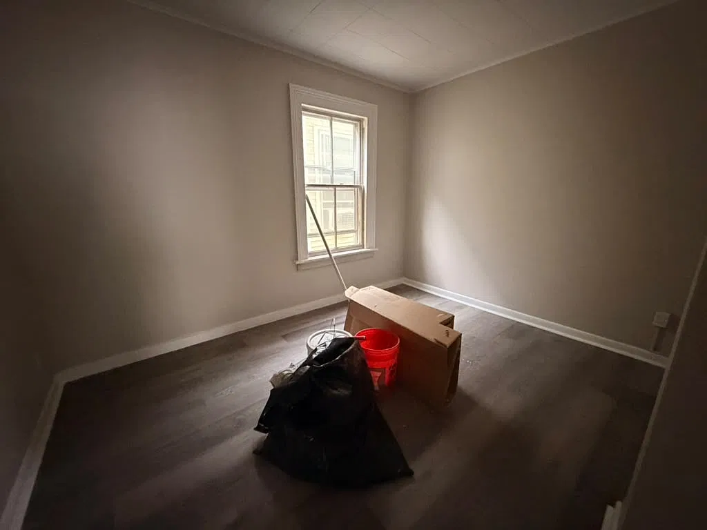4 bed, $2,400 — Photo 3