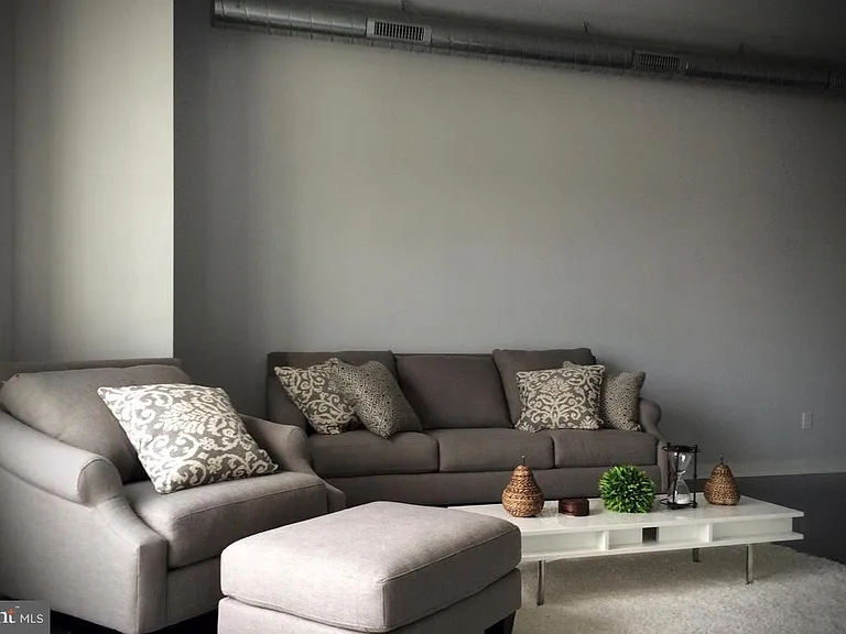 701 N 2nd St #4R — Photo 6
