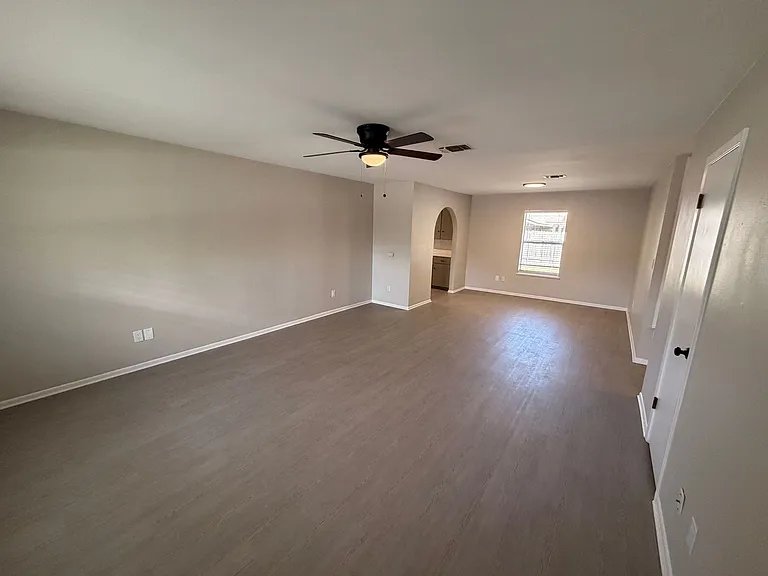 795 Albert St — Photo 5