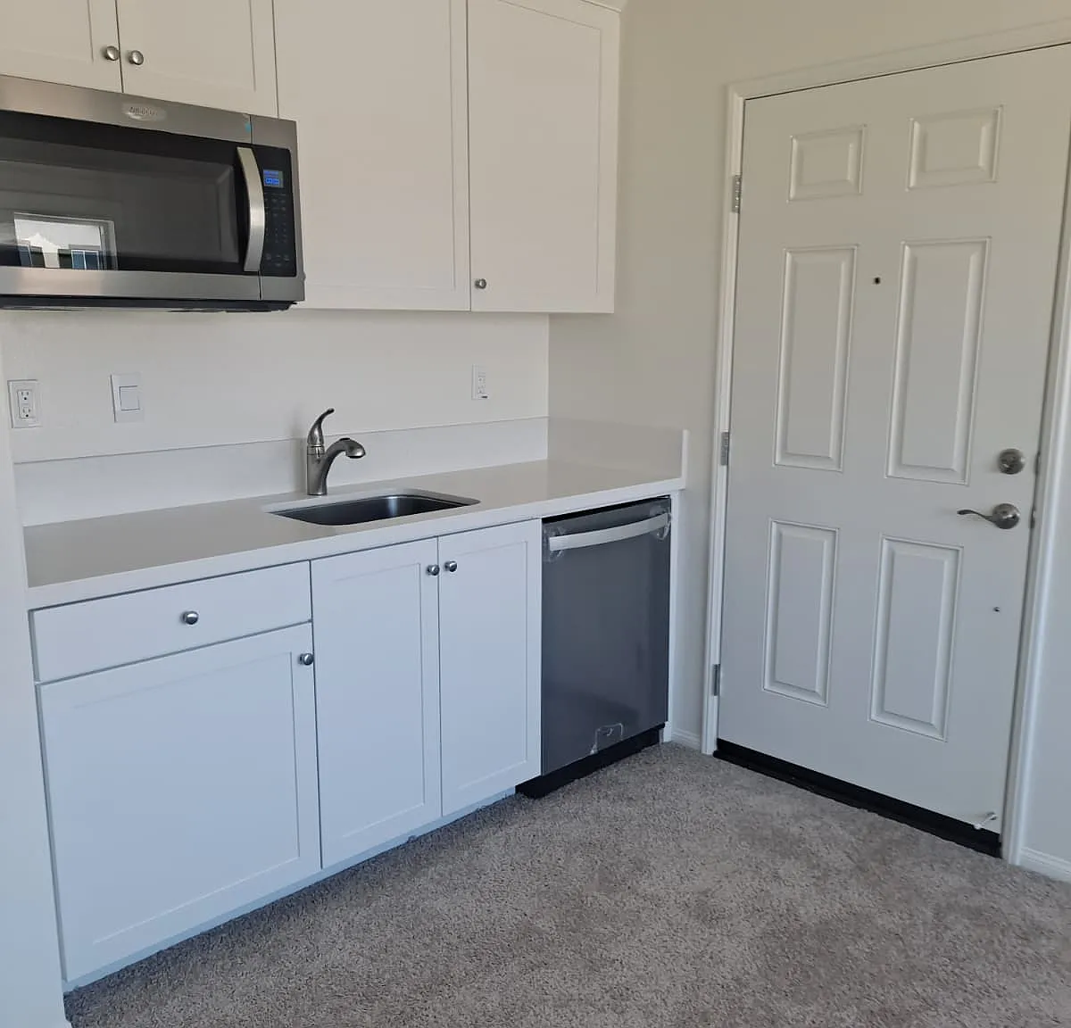 1 bed, 900 sqft, $1,800 — Photo 2