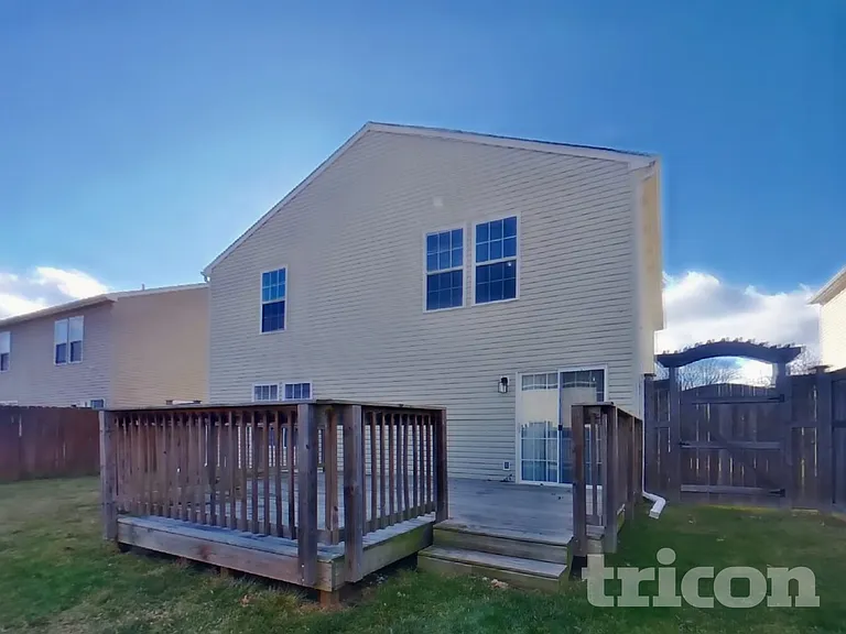 3357 Summer Breeze Cir — Photo 17