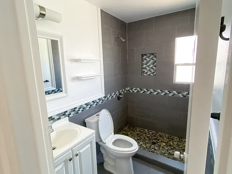 520 S 11th St — Photo 9