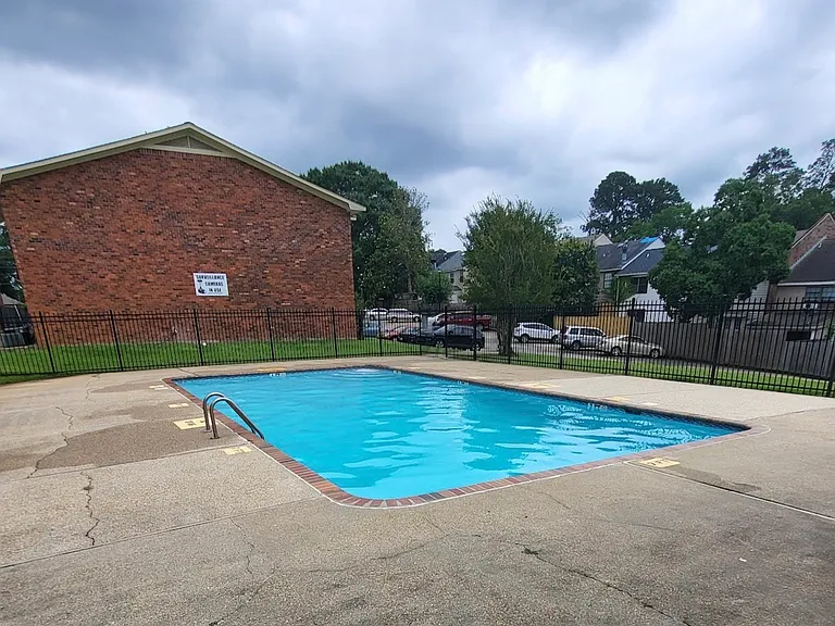 Cassandra Apartments — Photo 8