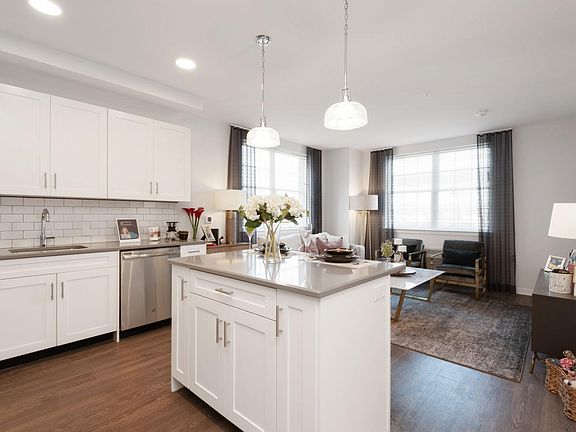3rd image of 318 Avenue E #6b86693df
