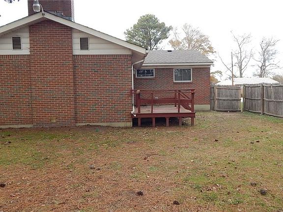 3rd image of 321 Taft Dr