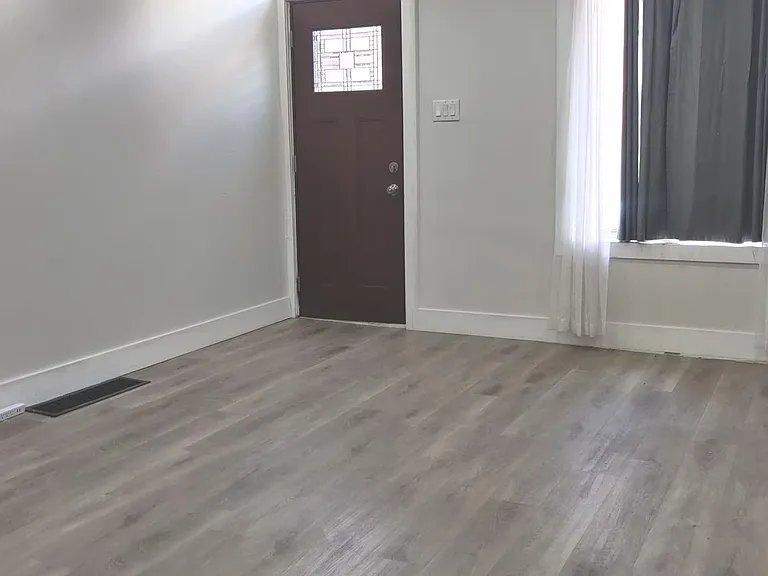 2324 Watkins St — Photo 7