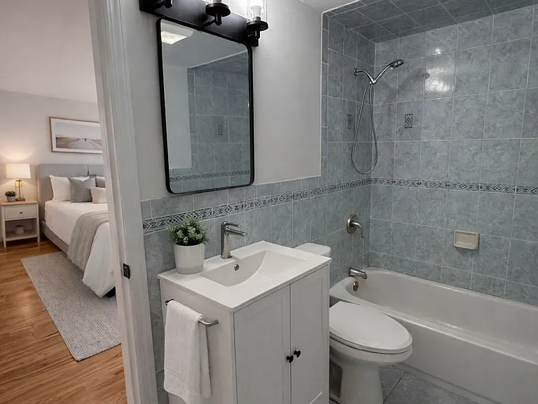 1058 Bond St #2 — Photo 5