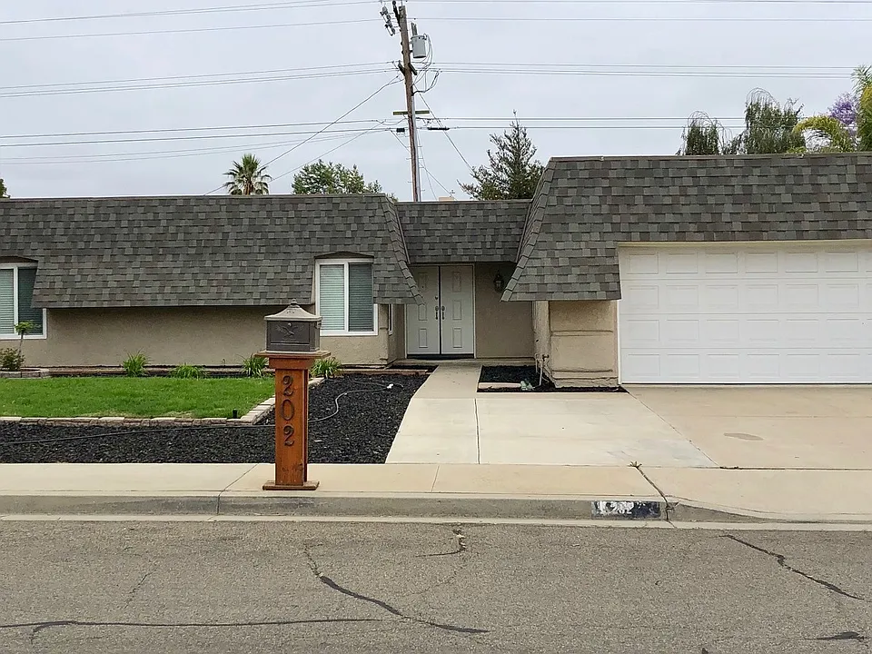 202 Larkspur Dr