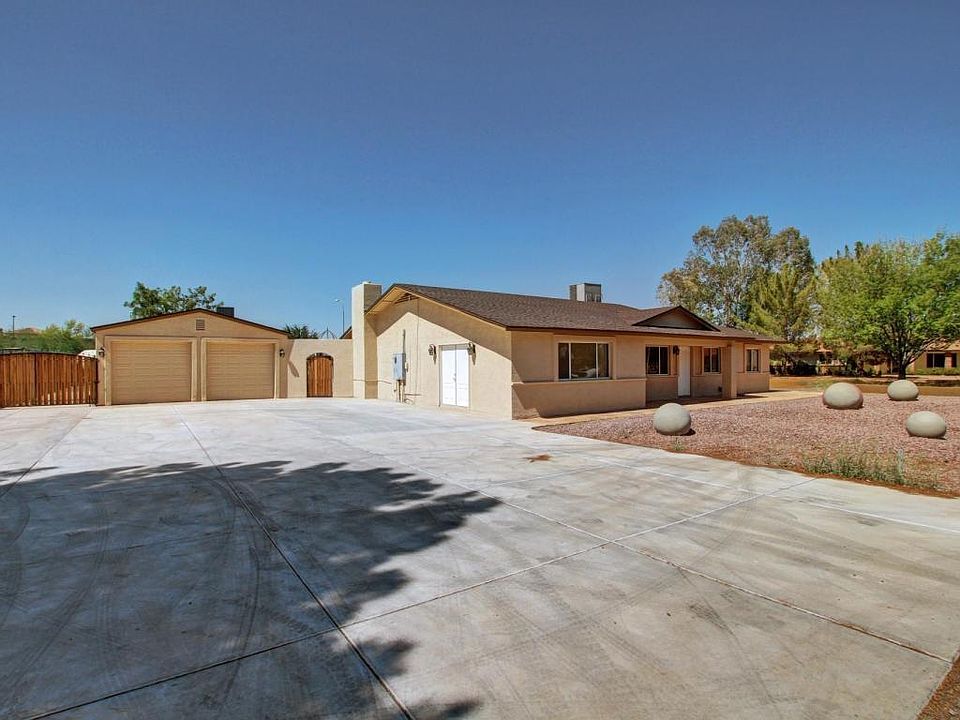 1st image of 946 E Longhorn Cir