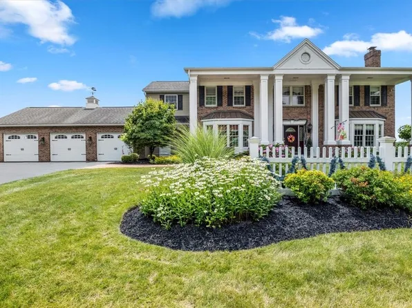 76 McCoord Woods Dr, Fairport, NY 14450