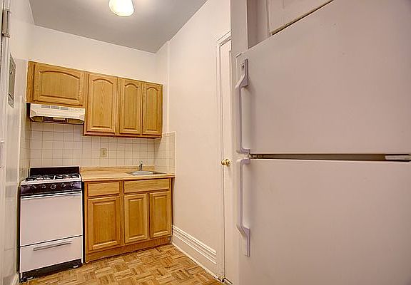 2nd image of 8 W 90th St APT 1