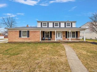 16159 Edgewood Dr, Livonia, MI 48154