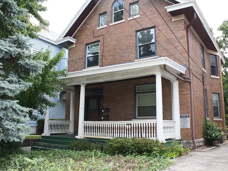 2437 Madison Rd — Photo 2