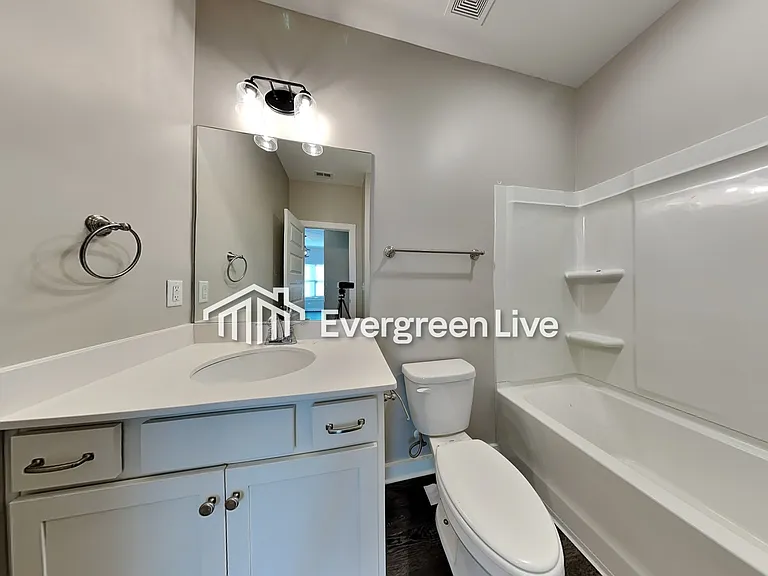156 Park Dr N — Photo 13