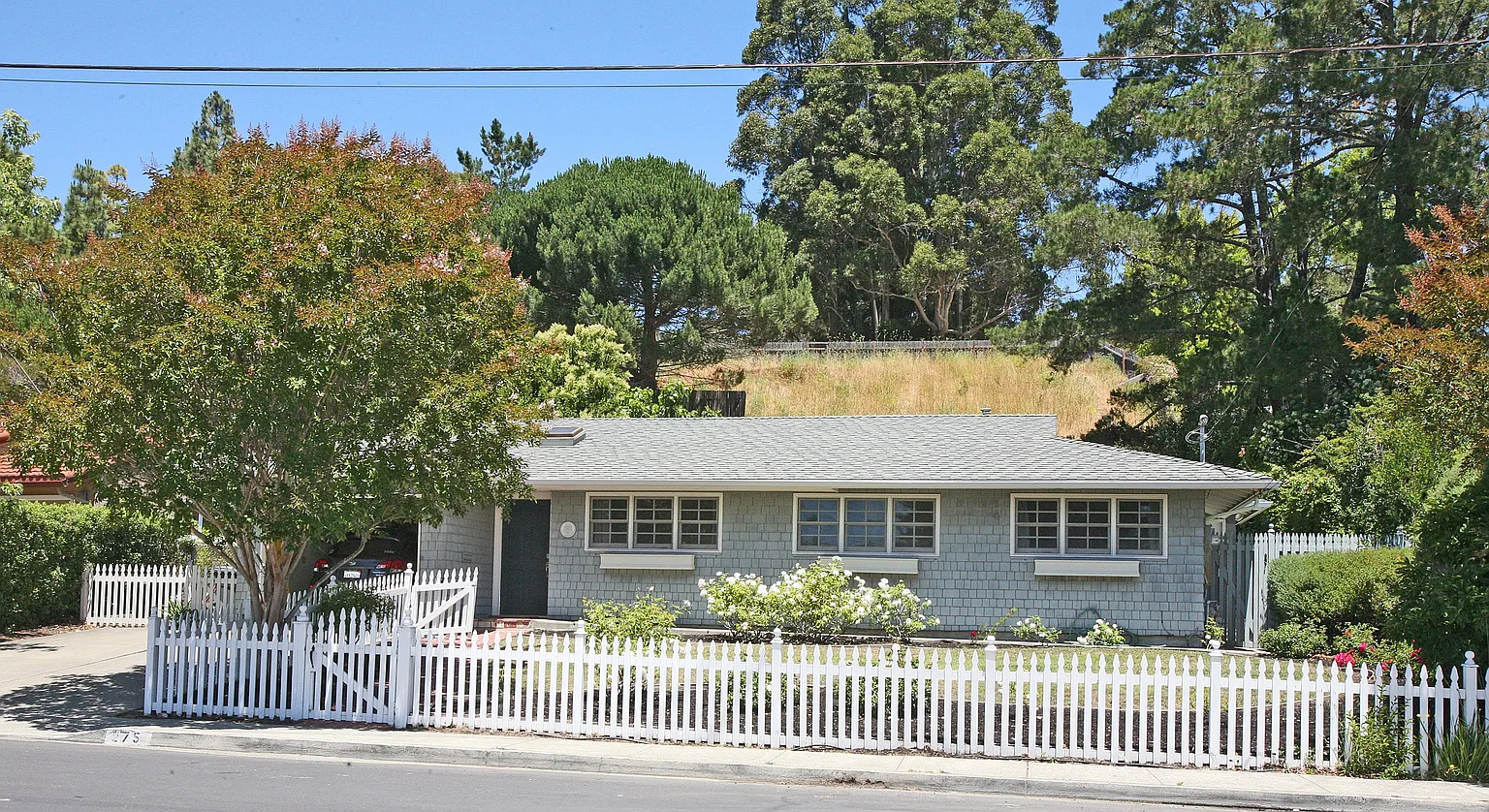 275 Karen Way photo 1