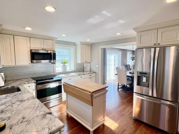 6 Highland Ave, Woburn, MA 01801