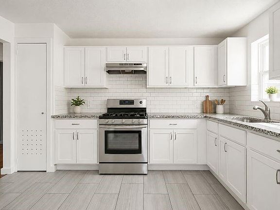 4th image of 7546 Greendowns St