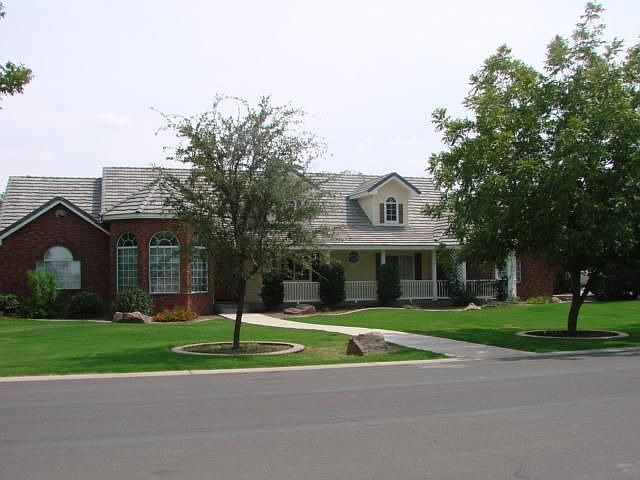 Front/Exterior