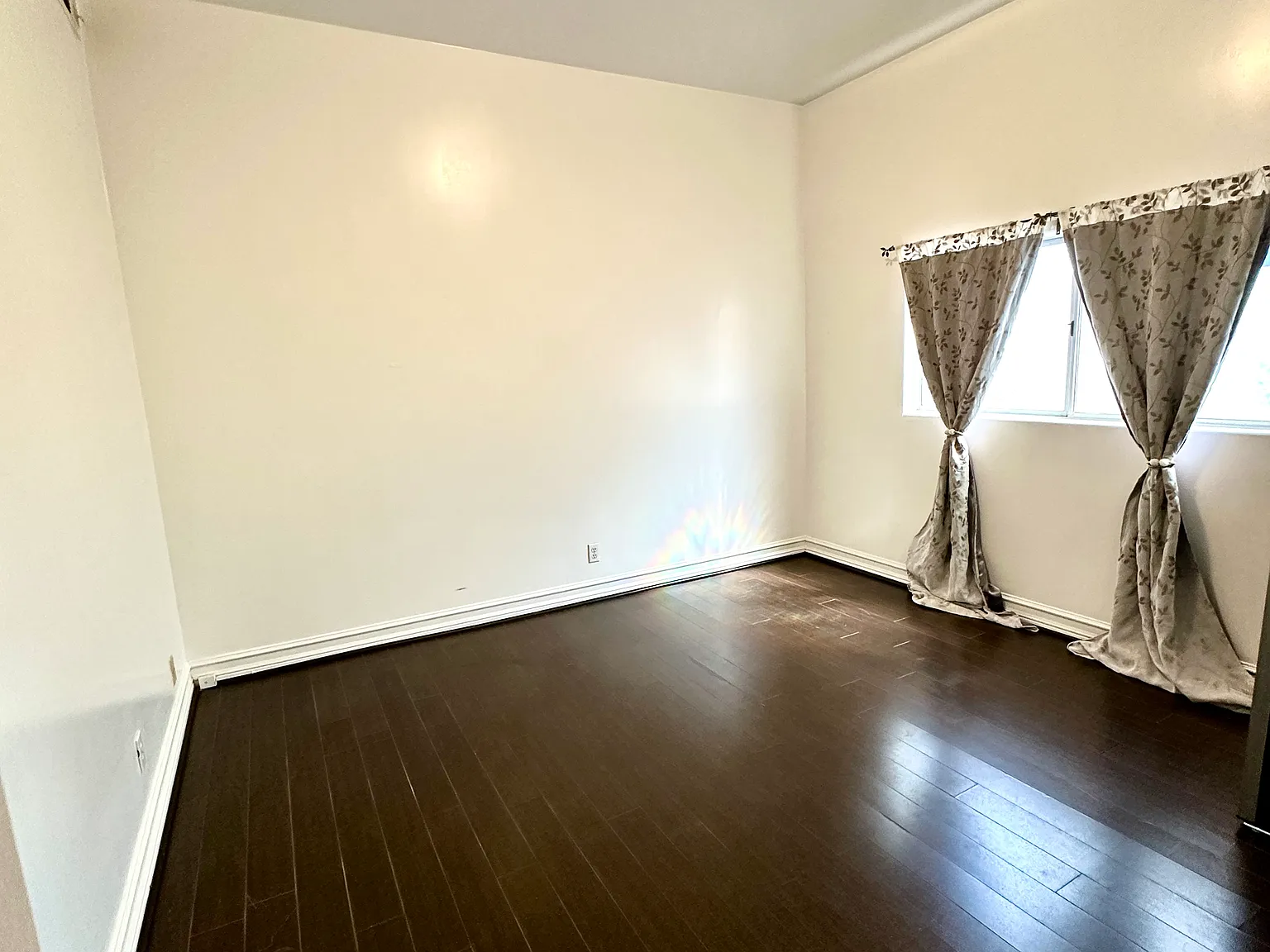 1 bed, 300 sqft, $1,400 — Photo 3