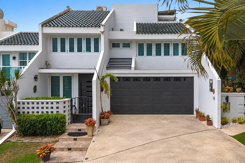 4 bed, 4.5 bath, 3100 sqft, $5,000 — Photo 1