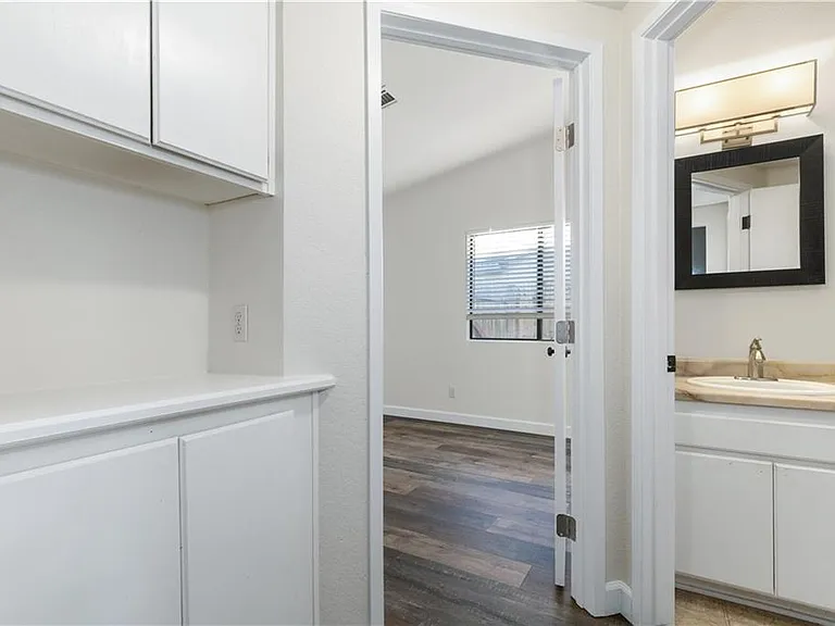 223 Oak Meadow Ln — Photo 9