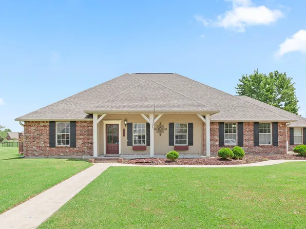2000 Squirrel Run Dr, New Iberia, LA 70560
